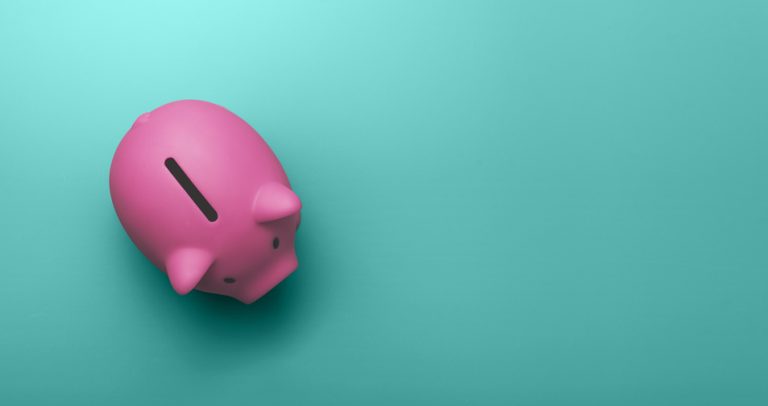 Har du vist evne til å spare over tid? Det kan gi deg et lavere rentenivå hos noen banker. sparing liten gris